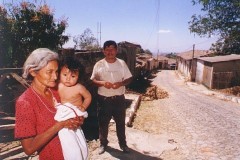 San_pedro-nonualco_abuela_niño13-2