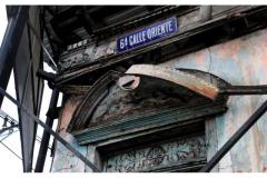 La Casa Rey Prendes: un calvario de olvido en la Calle de la Amargura. 🏚️ Una pieza documental de Francisco Campos que captura la agonía del patrimonio en San Salvador.