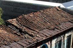 La Casa Rey Prendes: un calvario de olvido en la Calle de la Amargura. 🏚️ Una pieza documental de Francisco Campos que captura la agonía del patrimonio en San Salvador.