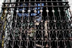 La Casa Rey Prendes: un calvario de olvido en la Calle de la Amargura. 🏚️ Una pieza documental de Francisco Campos que captura la agonía del patrimonio en San Salvador.