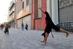 1_Mujer-danzante-en-el-centro