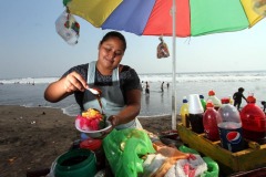 1_Mujer-trabajadora-en-el-majahual