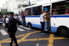 Crónica visual de El Salvador bajo la sombra del miedo en 2015. El paro de transporte y los toques de queda capturados por Francisco Campos en este museo virtual.