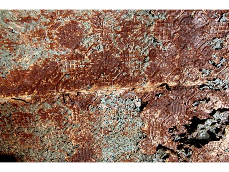 La Casa Rey Prendes: un calvario de olvido en la Calle de la Amargura. 🏚️ Una pieza documental de Francisco Campos que captura la agonía del patrimonio en San Salvador.