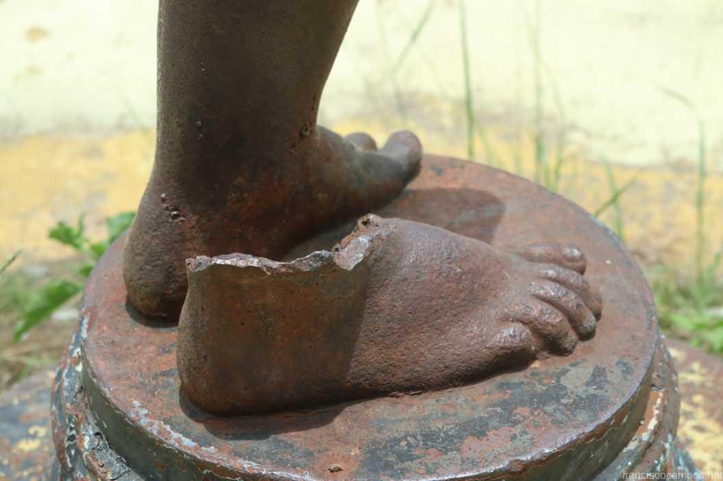 VIDEO. Espejismos de bronce, cemento y luz: la memoria escrita en los muros del Centro Histórico