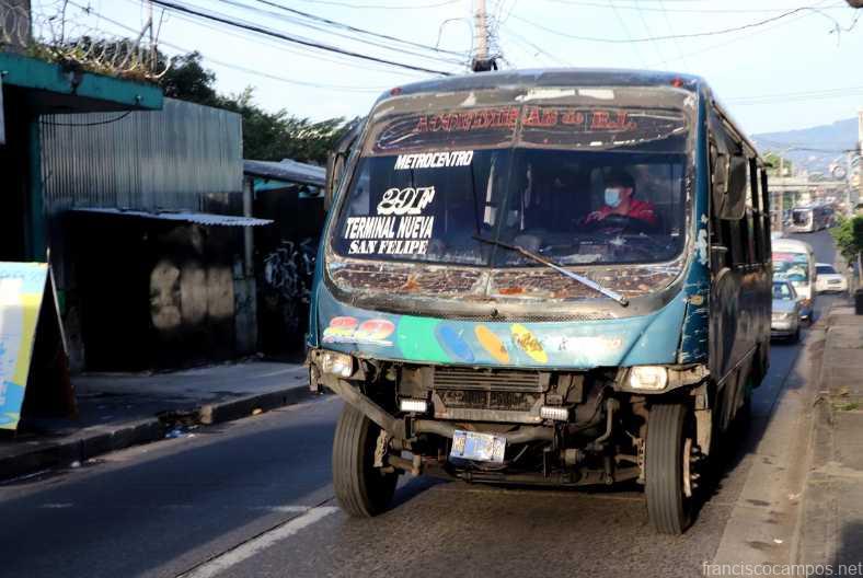 El calvario del transporte colectivo salvadoreño, 2015-2025